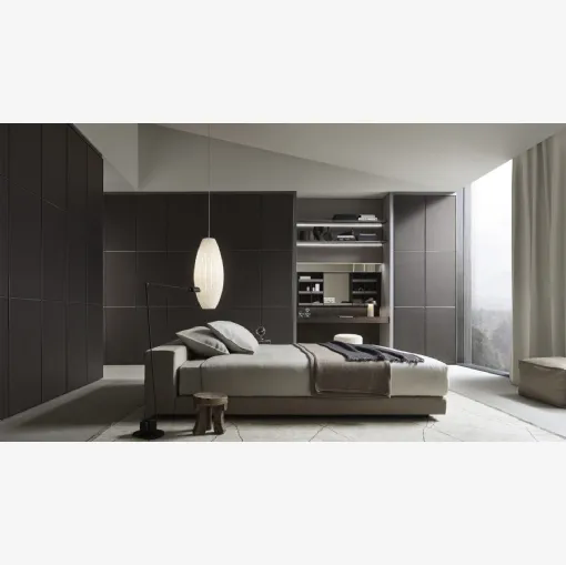 Cover Freestanding con ante battenti in ecopelle e Vanity in Rovere e tessuto di Rimadesio