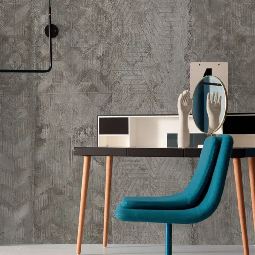 Carta da parati stile industrial Concreto che unisce il cemento al decoro floreale di Inkiostro Bianco