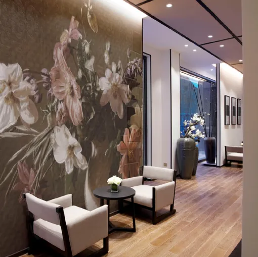 Carta da parati Noblesse Oblige con illustrazione floreale di Inkiostro Bianco