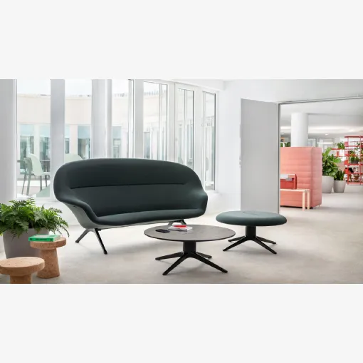 Tavolino rotondo in legno di rovere scuro con base in metallo Abalon Table di Vitra
