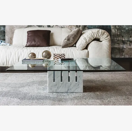Tavolino con base in marmo e piano in cristallo Scacco di Cattelan Italia