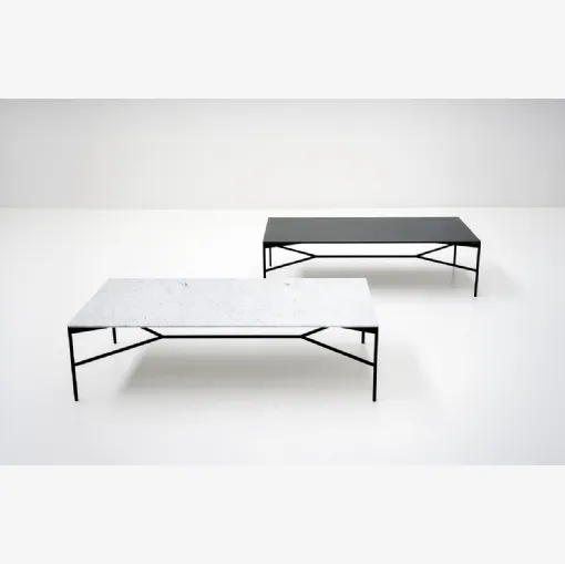 Tavolino Chill-Out con top in marmo di Tacchini