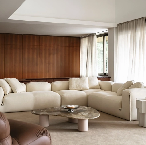 Tavolini Gian & Pan in marmo e cemento di Tacchini