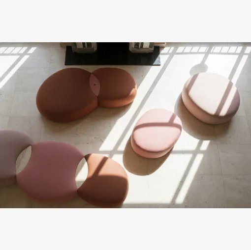 Pouf Matera con o senza piani di appoggio in marmo di Tacchini