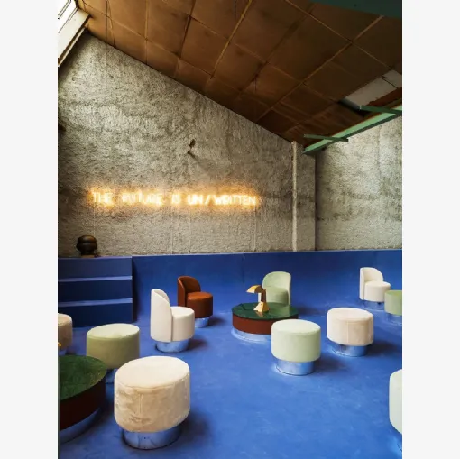 Pouf Pastilles Ottoman in tessuto con base in laminato di Tacchini