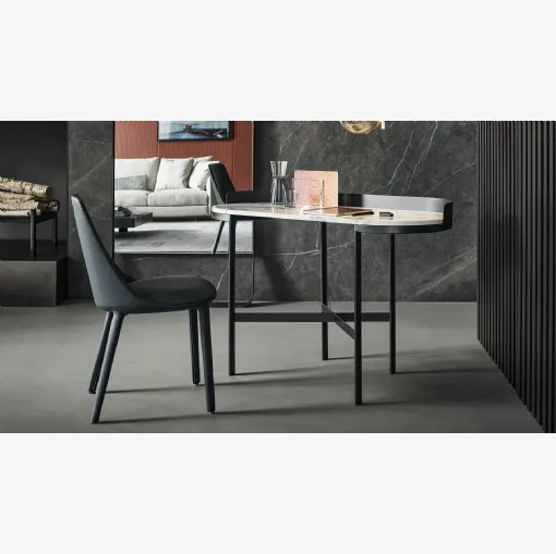 Scrittoio Asia con top in marmo e struttura in metallo di Bonaldo