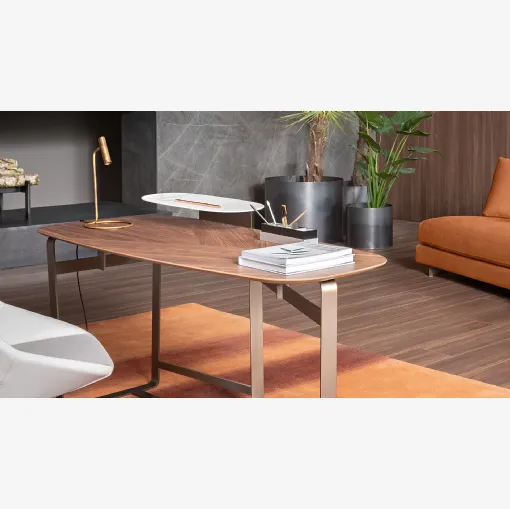 Scrittoio Gauss con top in legno dotato di mensola in ceramica e struttura in metallo di Bonaldo