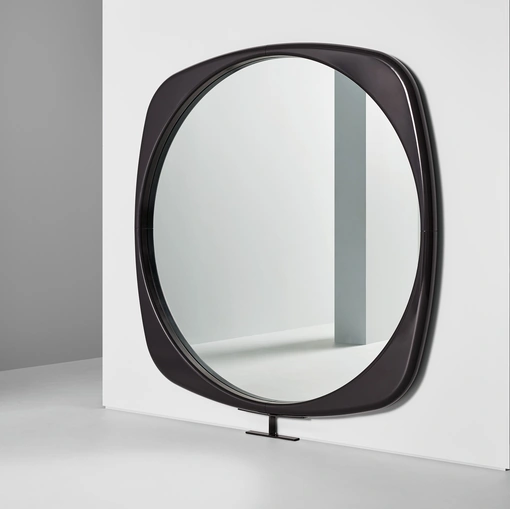 Specchio con cornice in poliuretano Mistral di Bonaldo