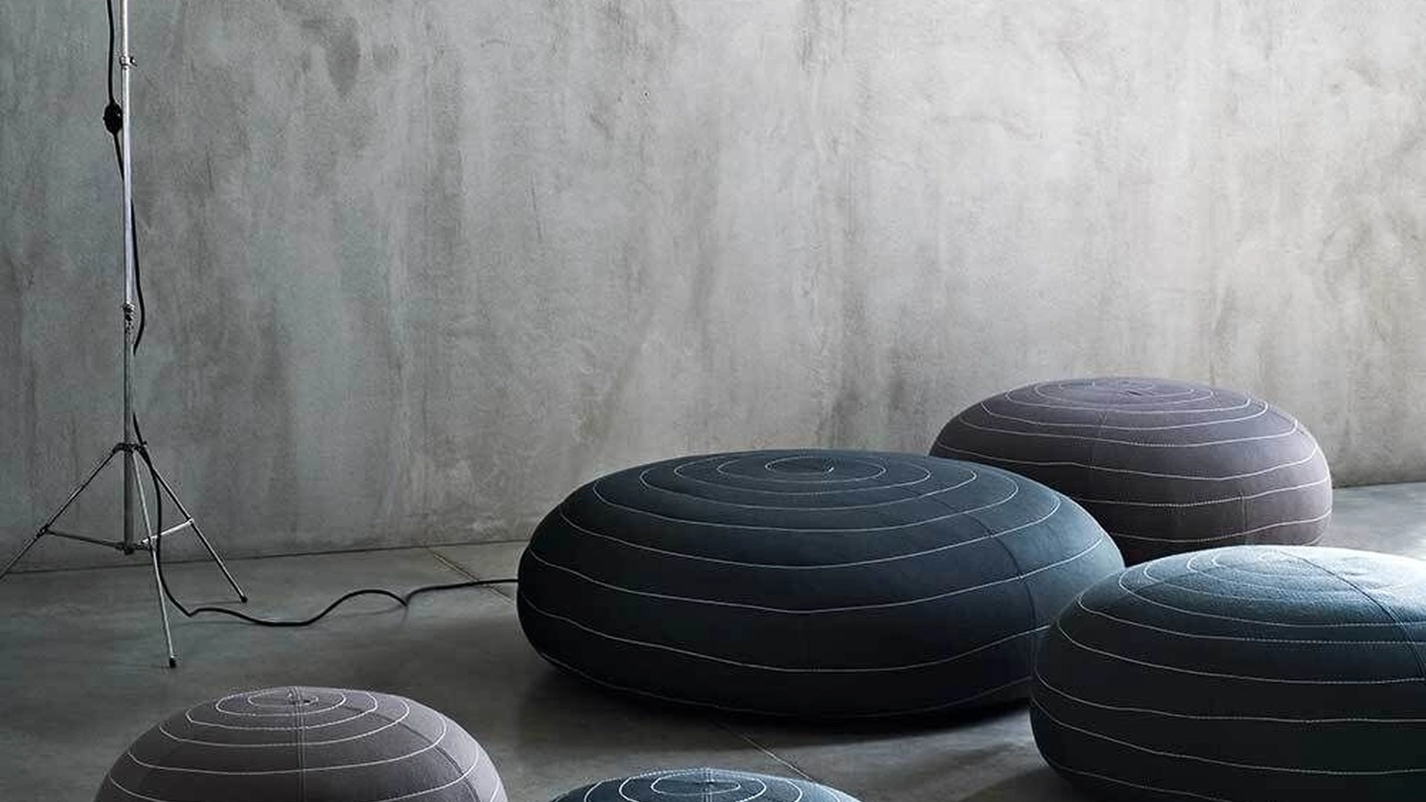 Pouf in tessuto Spin di Tacchini
