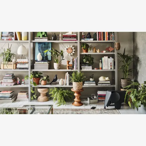 Tavolino in noce massello lavorato al tornio Stools di Vitra