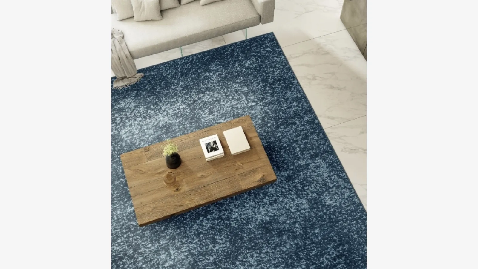 Tappeto Phos con lavorazione a pelo corto in tessuto blu-azzurro di Lago