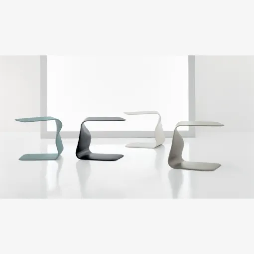 Tavolino di design Duffy in poliuretano laccato opaco di Bonaldo