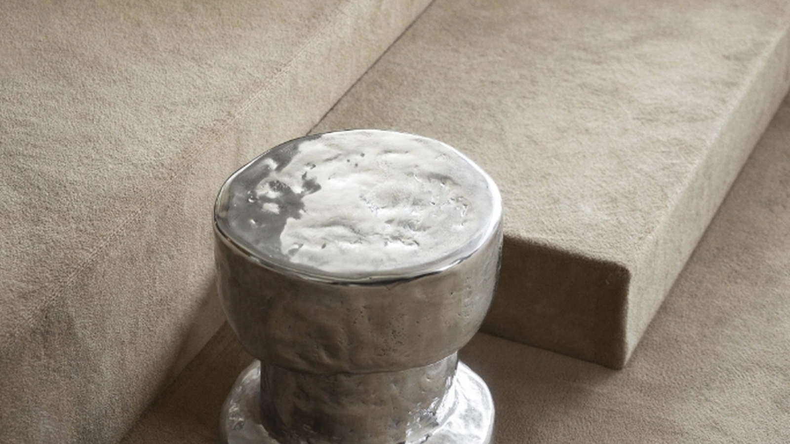 Tavolino in alluminio Torso di Tacchini