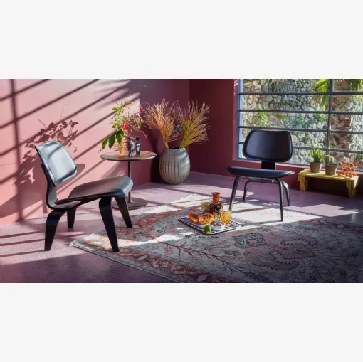 Tavolino rotondo con top in legno massello e basamento in acciaio e zinco Occasional Low Table di Vitra