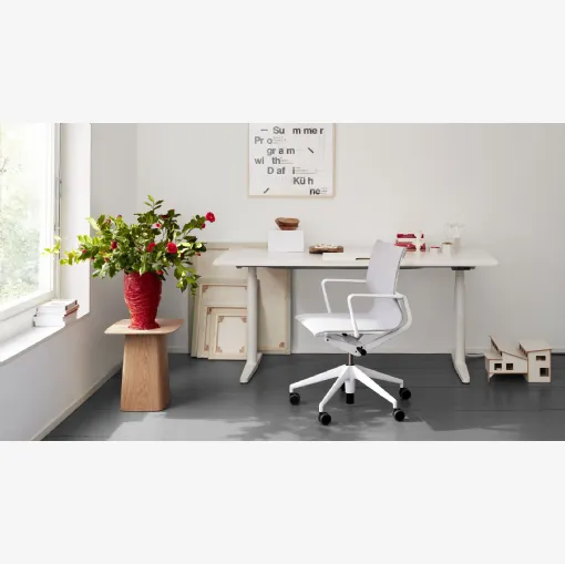Tavolino Wooden Side Tables in legno sagomato di Vitra