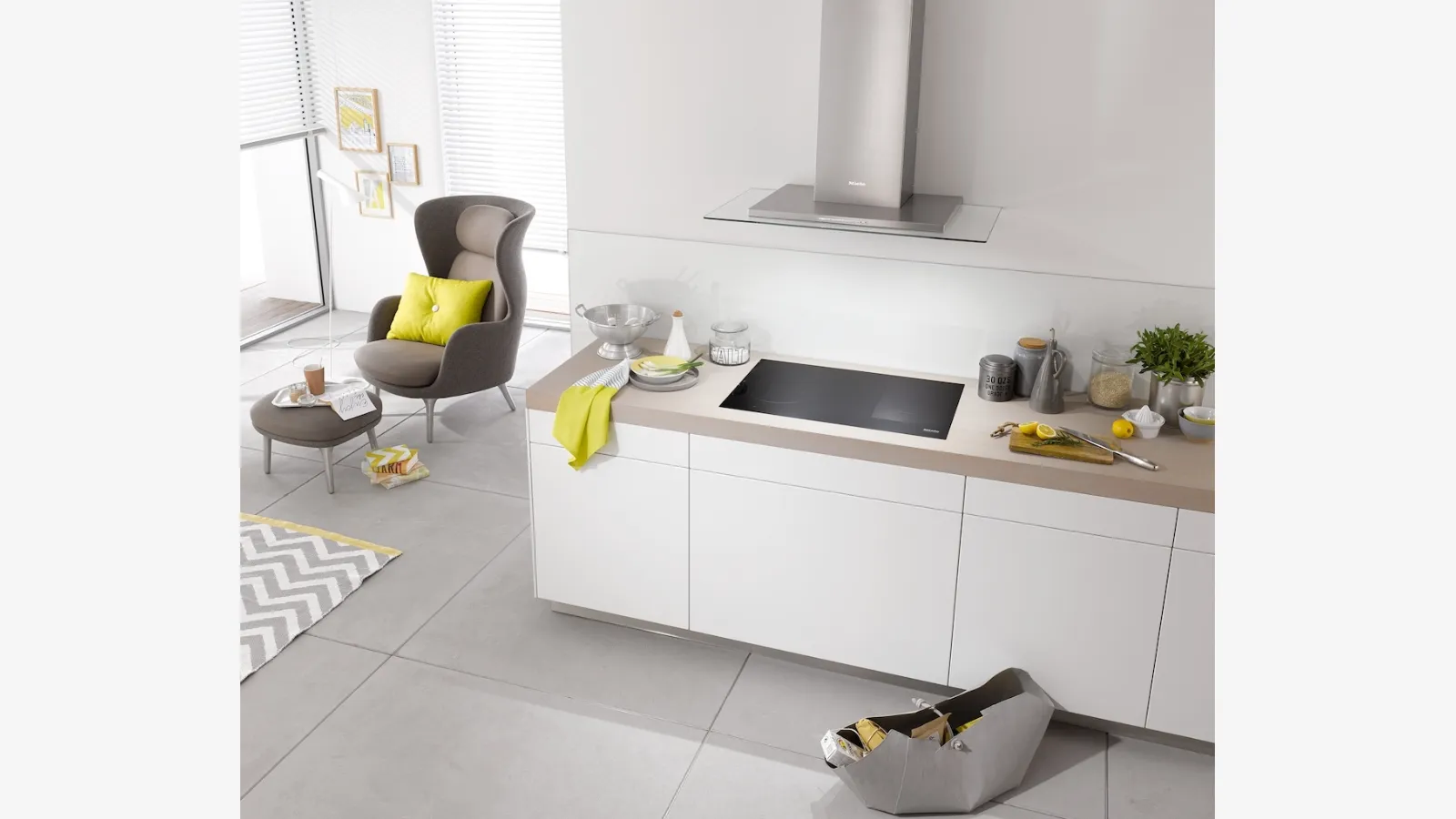 Cappa Aspirante DA 5798 W Next Step a parete con illuminazione Led di Miele