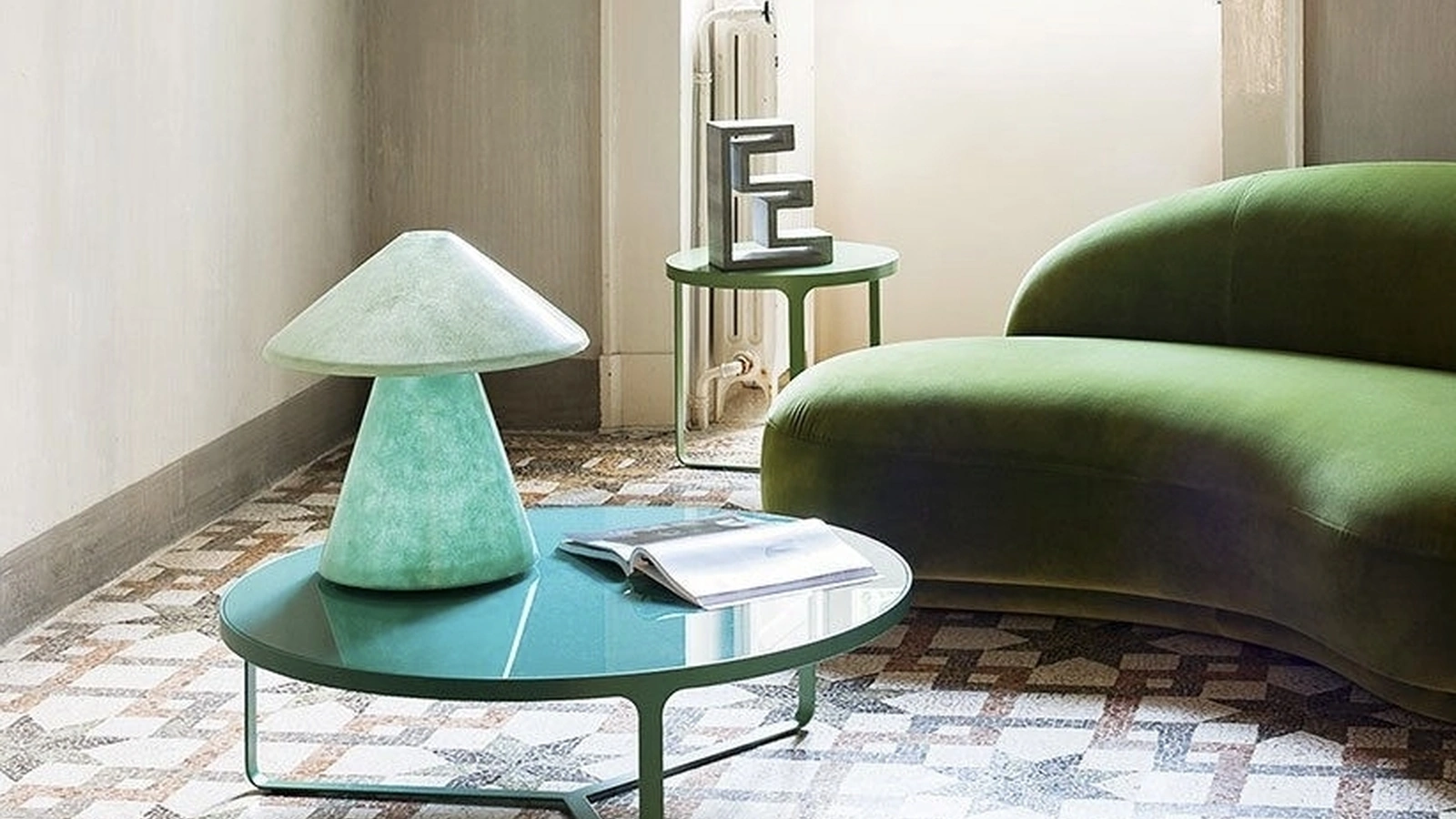 Lampada da tavolo in vetroresina ADA di Tacchini