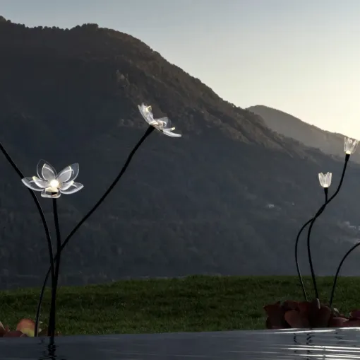 Lampada outdoor Blum Flower in metallo e PVC di Linea Light