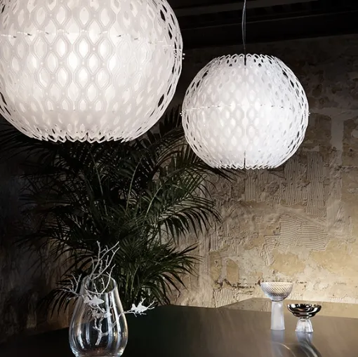 Lampada a sospensione con trama a nido d'ape Charlotte Globe di Slamp