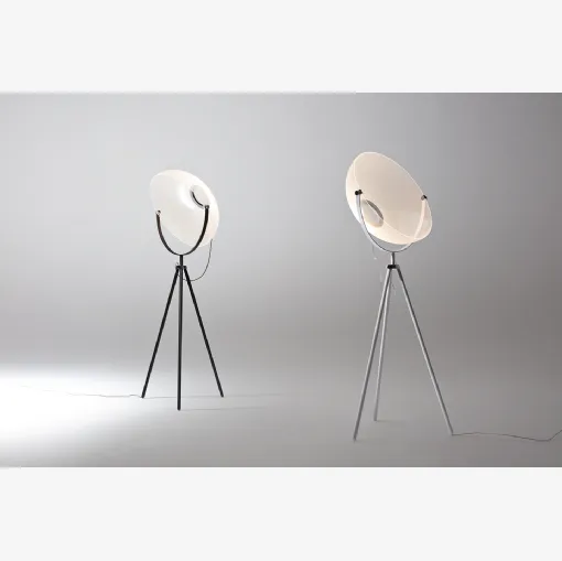Lampada Demì Moon da terra in metallo con diffusore in PMMA di Stilnovo