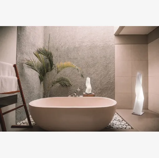 Lampada dal design geometrico Diamond Floor di Slamp