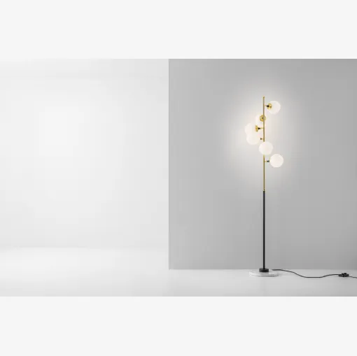 Lampada da terra in metallo e ottone con base in marmo e diffusori in vetro Galassia di Stilnovo