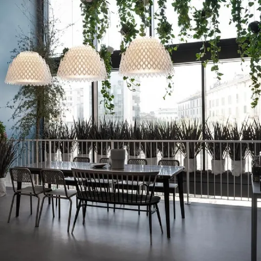 Lampada moderna con trama geometrica Half Charlotte Suspension di Slamp