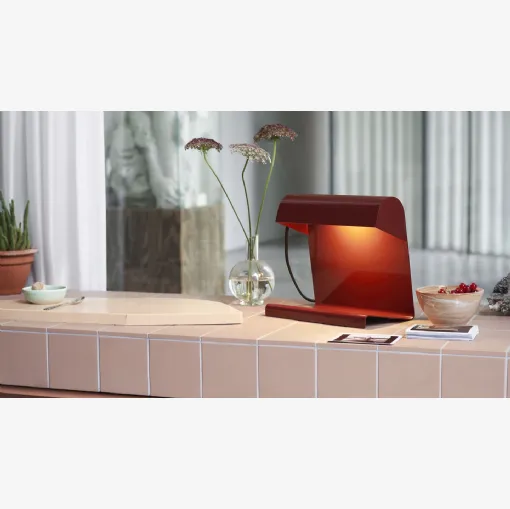 Lampada da tavolo in lamiera di acciaio Lampe De Bureau di Vitra