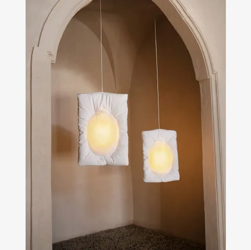 Lampada a sospensione in carta stropicciata Lunar di Tacchini