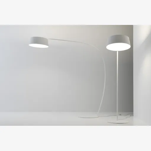 Lampada da terra Oxygen in metallo con diffusore in poliuretano di Stilnovo
