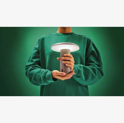 Lampada Takku portatile di Artemide