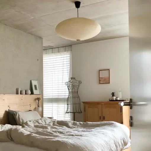 Lampada a sospensione, realizzata a mano, in tradizionale carta washi, da artigiani giapponesi, Akari 26A di Vitra