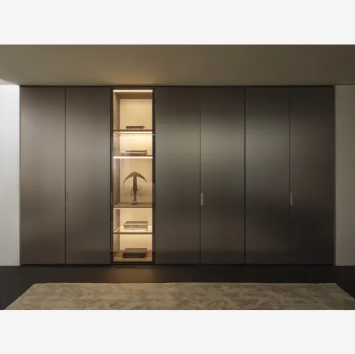 Armadio con ante battenti Gliss Master Linear Doors in vetro acidato di Molteni & C