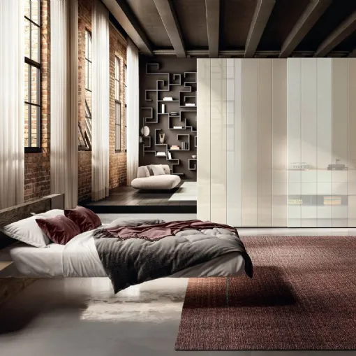 Armadio con ante scorrevoli NOW Sliding 1168 in vetro laccato di Lago