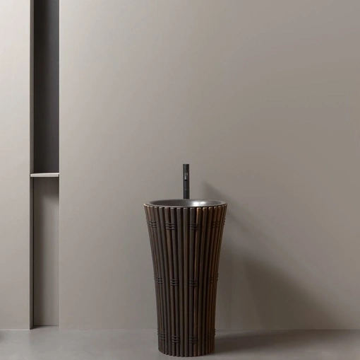 Lavabo freestanding AMDL Circle Ramses in Frassino Moka e Bronzo patinato scuro di Antoniolupi