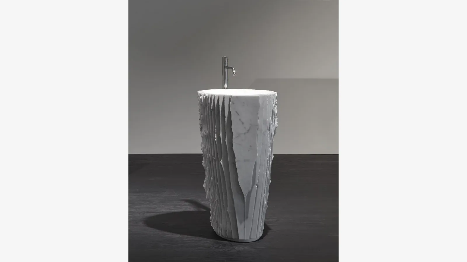 Lavabo in marmo di design Controverso di Antoniolupi