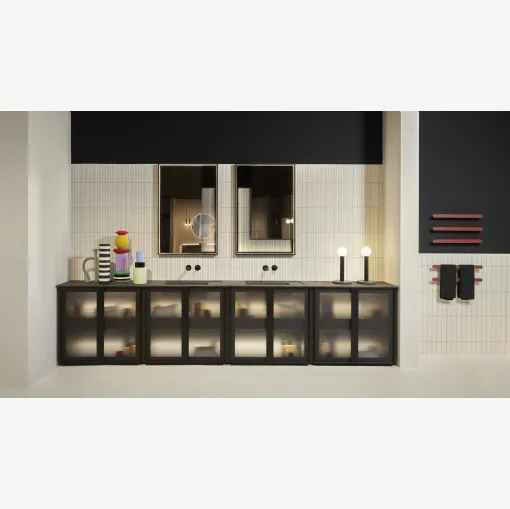 Mobile da Bagno con anta in vetro fumè e cornice nero opaco Bemade 01 di Antoniolupi