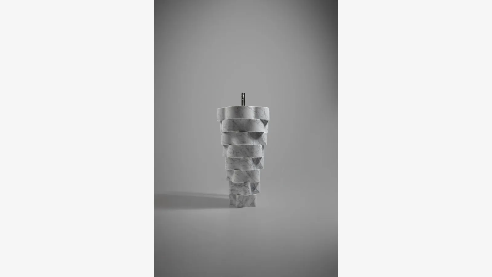 Lavabo freestanding realizzato in marmo Intreccio di Antoniolupi
