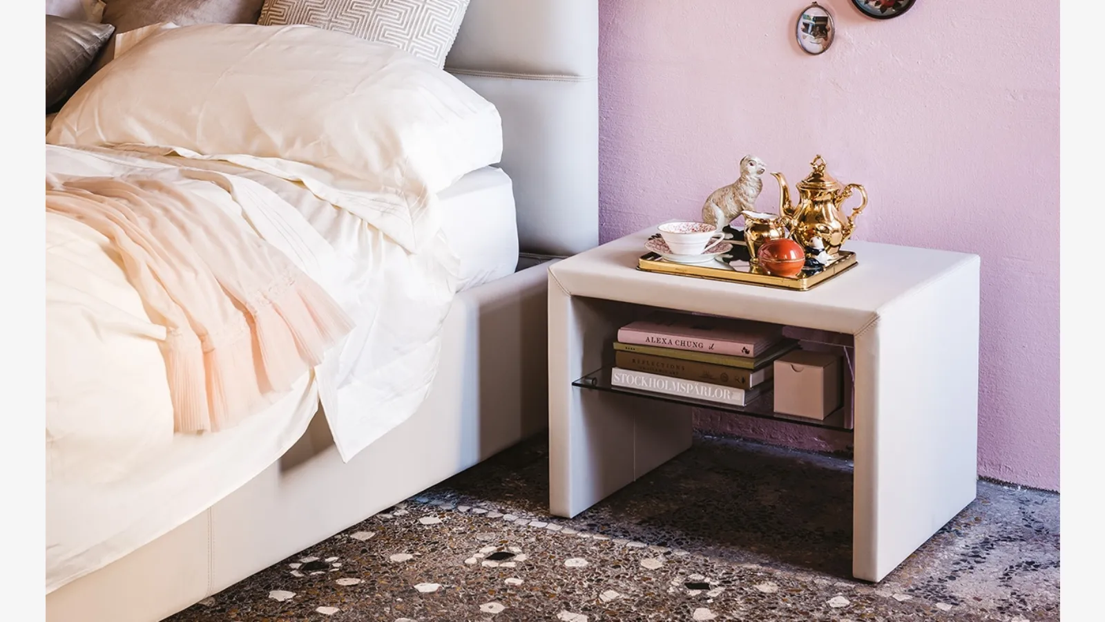 Comodino in legno rivestito in pelle Dorian di Cattelan Italia