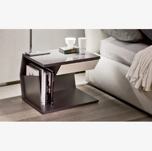 Comodino in legno con top in cristallo verniciato Club di Cattelan Italia