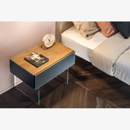 Comodino 36e8 0764 in vetro laccato con top in legno e base in vetro trasparente di Lago