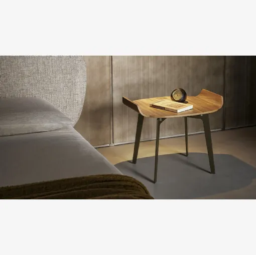Comodino Olos in legno con base in metallo di Bonaldo