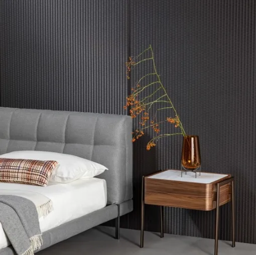 Comodino Partout in legno con top in marmo di Bonaldo