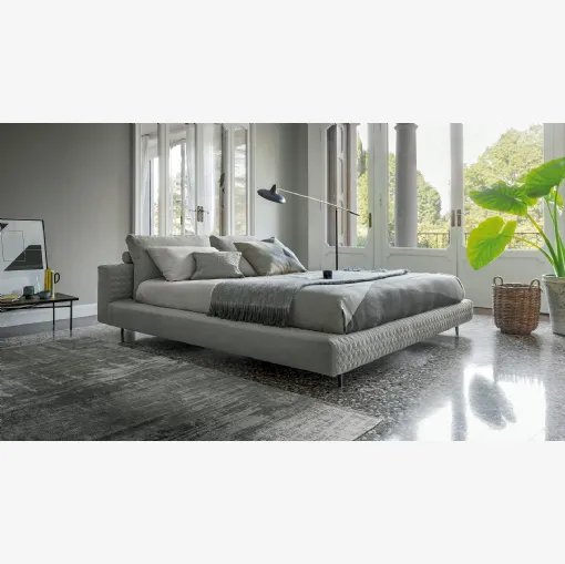 Letto Owen in tessuto imbottito di Bonaldo
