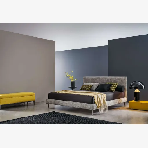 Letto in tessuto con testiera Dread di Twils