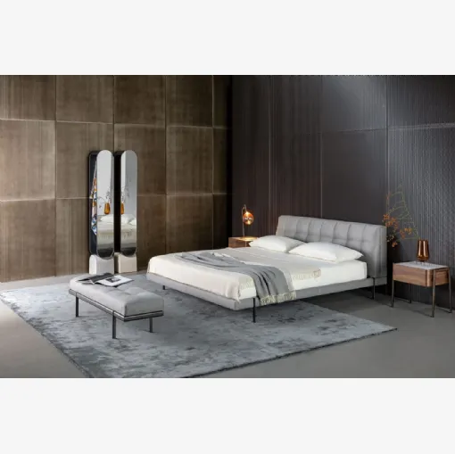Letto matrimoniale James in tessuto imbottito di Bonaldo