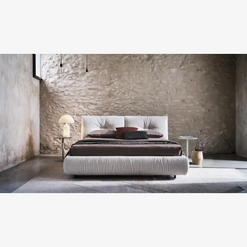 Letto in tessuto imbottito Kumo di Twils