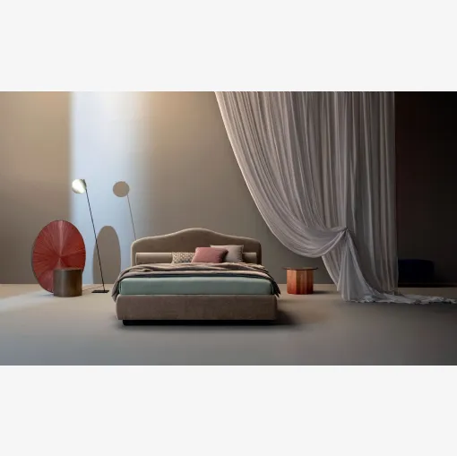 Letto in tessuto con testiera sagomata Medea di Twils