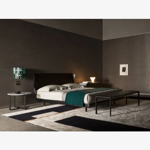 Letto matrimoniale in pelle con testiera Azul di Molteni & C