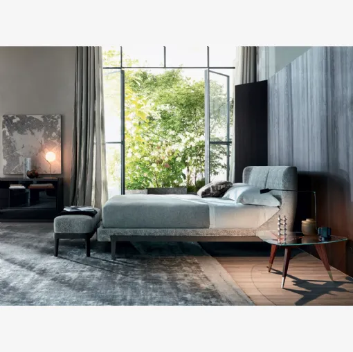 Letto moderno con testiera avvolgente in tessuto imbottito e struttura in legno Fulham di Molteni&C